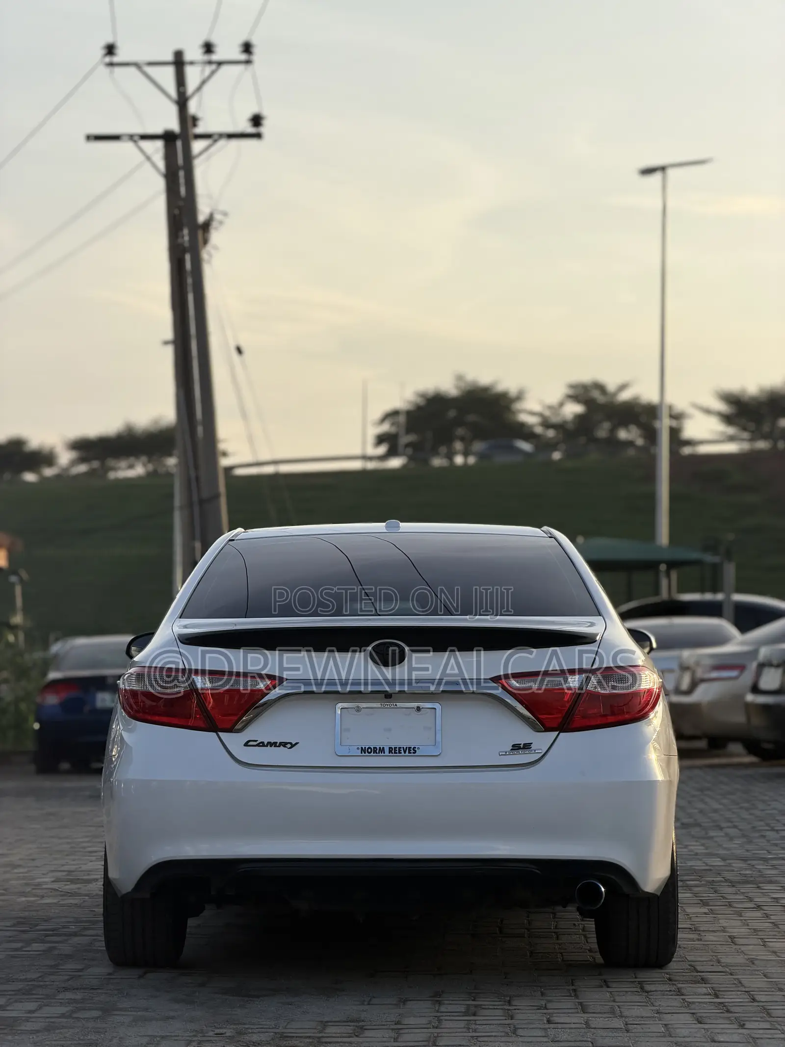 Toyota Camry SE 4dr Sedan (2.5L 4cyl 6A) 2016 White