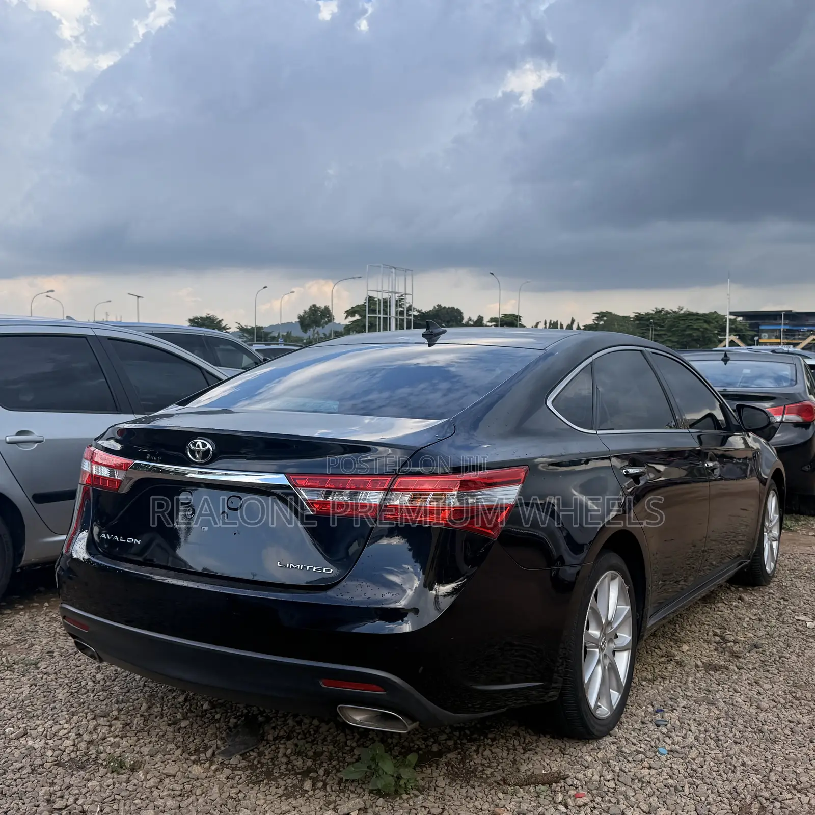 Toyota Avalon Limited 4dr Sedan (3.5L 6cyl 6A) 2014 Black
