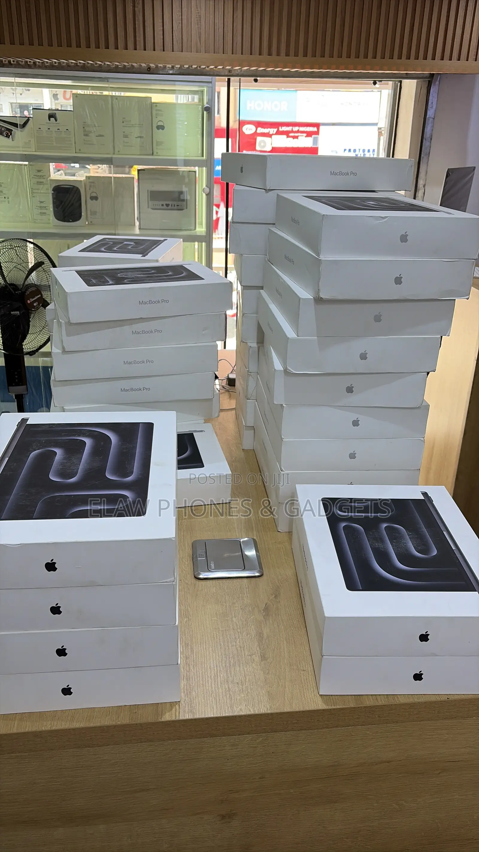 New Laptop Apple MacBook Pro 2026 M5 Max 36GB Apple M5 Max SSD 2T