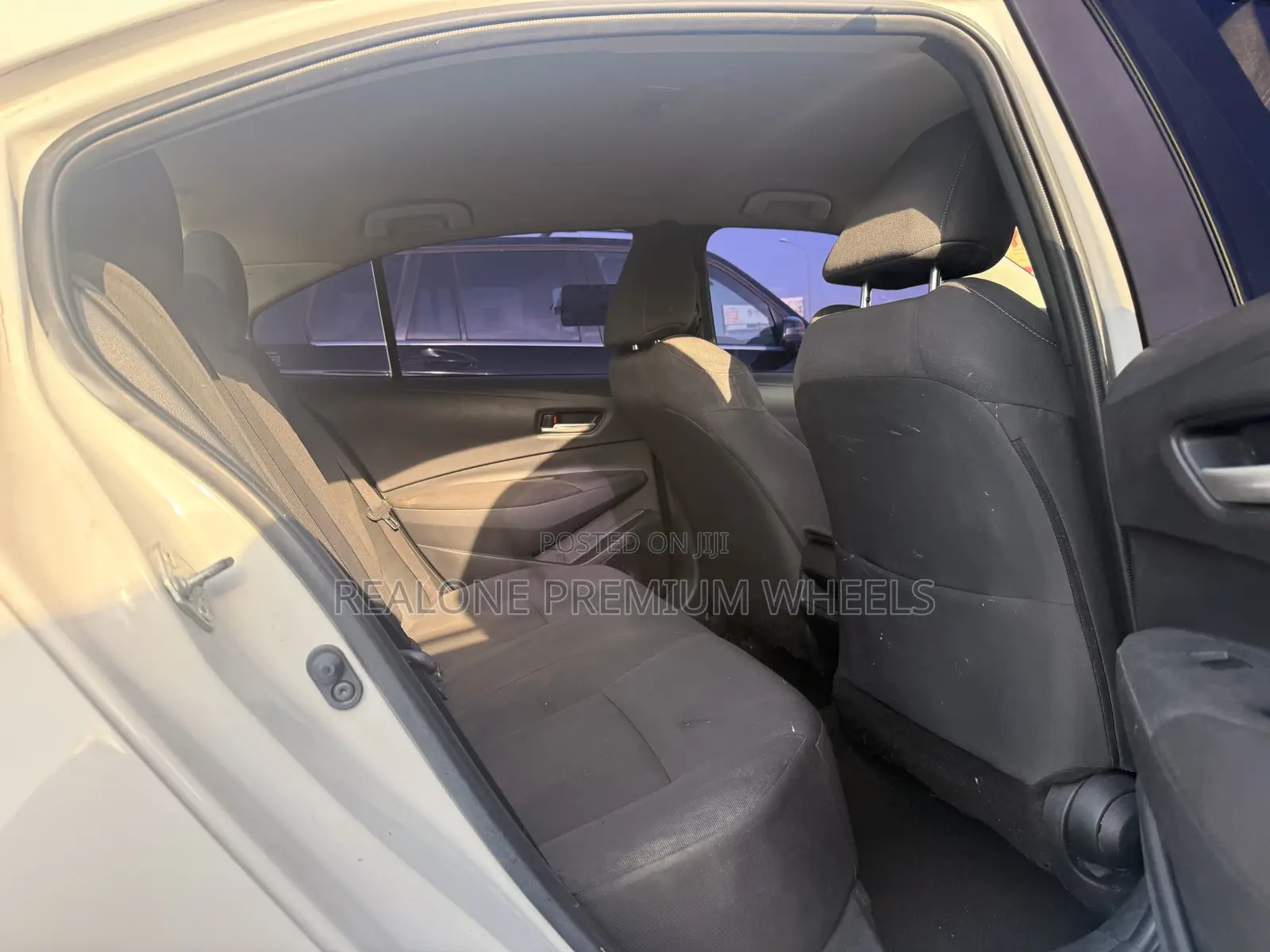 Toyota Corolla LE 2020 White