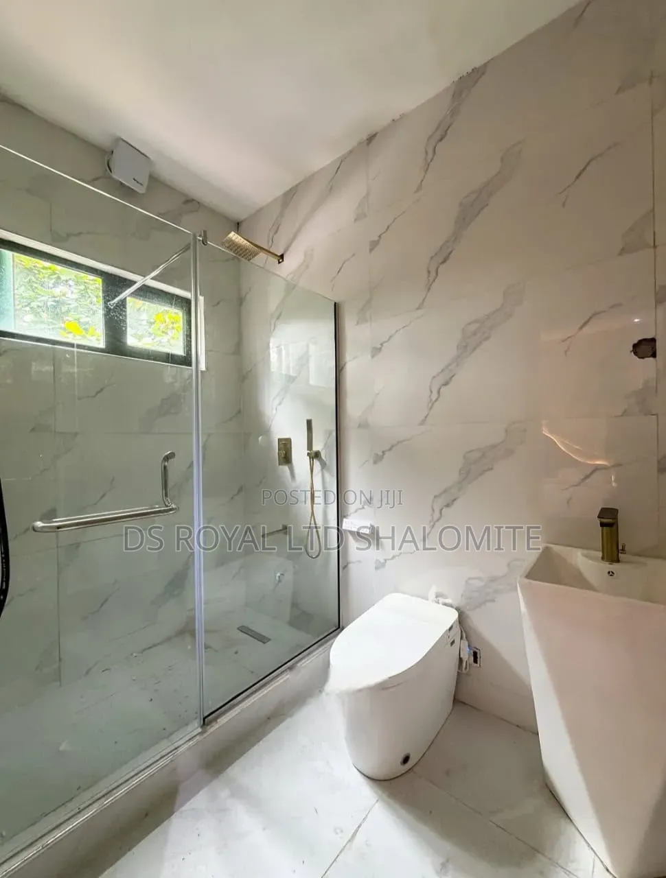 4bdrm Apartment in Banana Island for sale