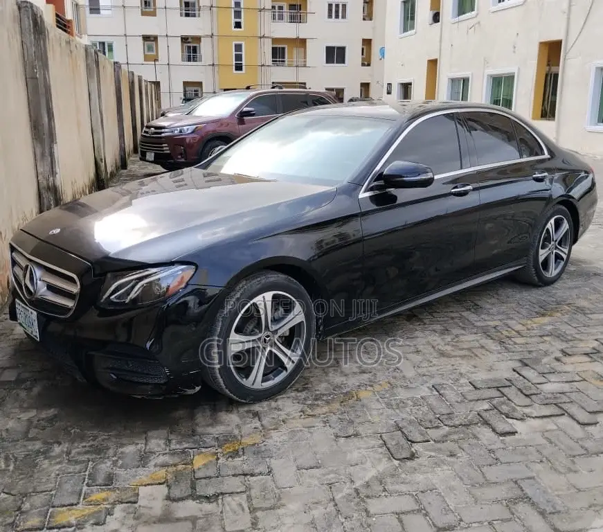 Mercedes-Benz E300 Base RWD Sedan (2.0L 4cyl 9A) 2017 Black