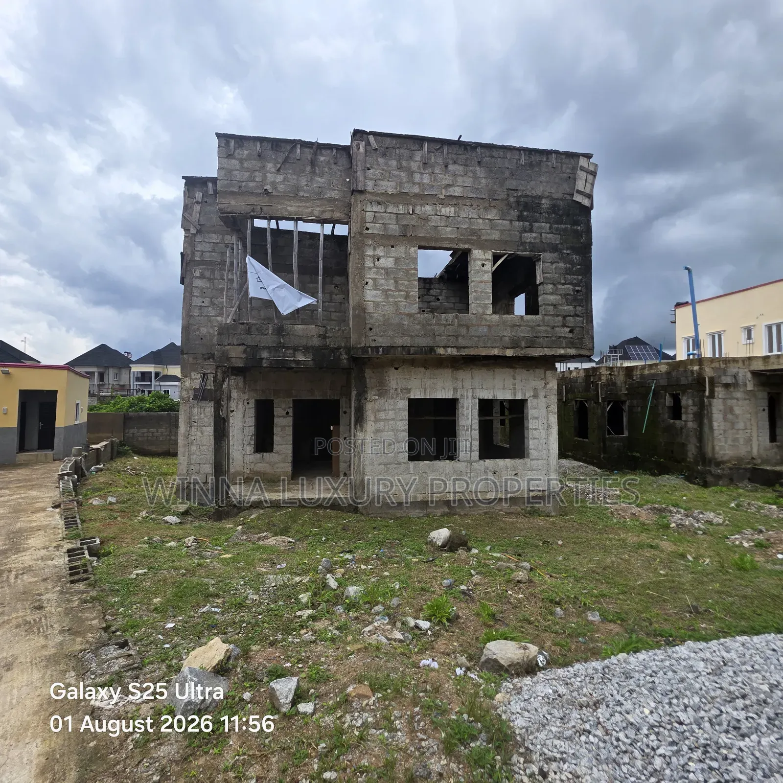 5bdrm Duplex in Bricks Garden, Lugbe District for sale