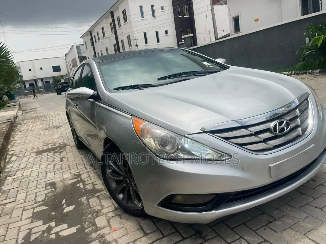 Hyundai Sonata Limited 2.0T Sedan (2.0L 4cyl 6A) 2013 Silver