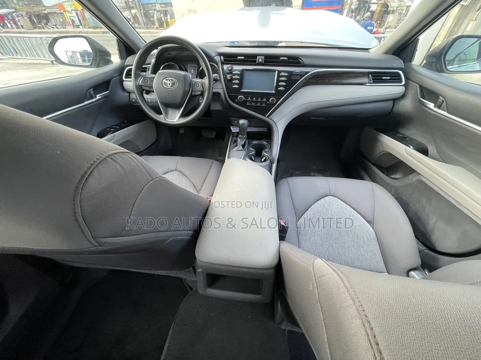 Toyota Camry 2018 Silver