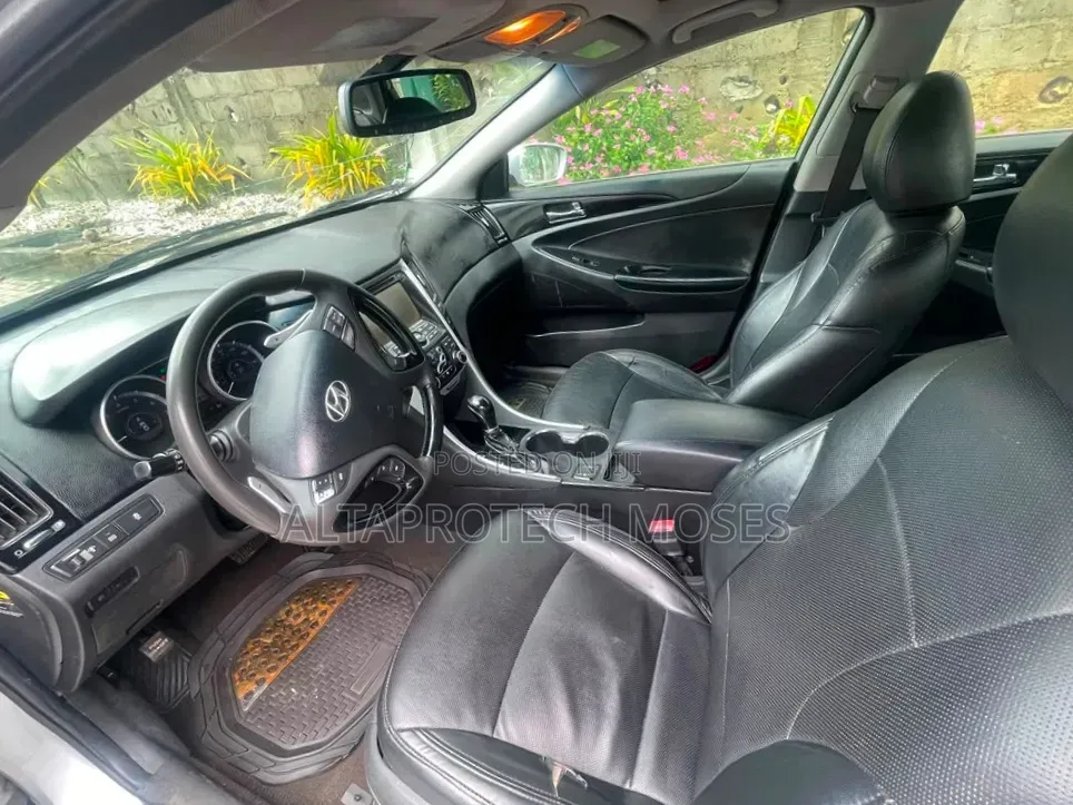 Hyundai Sonata Limited 2.0T Sedan (2.0L 4cyl 6A) 2013 Silver