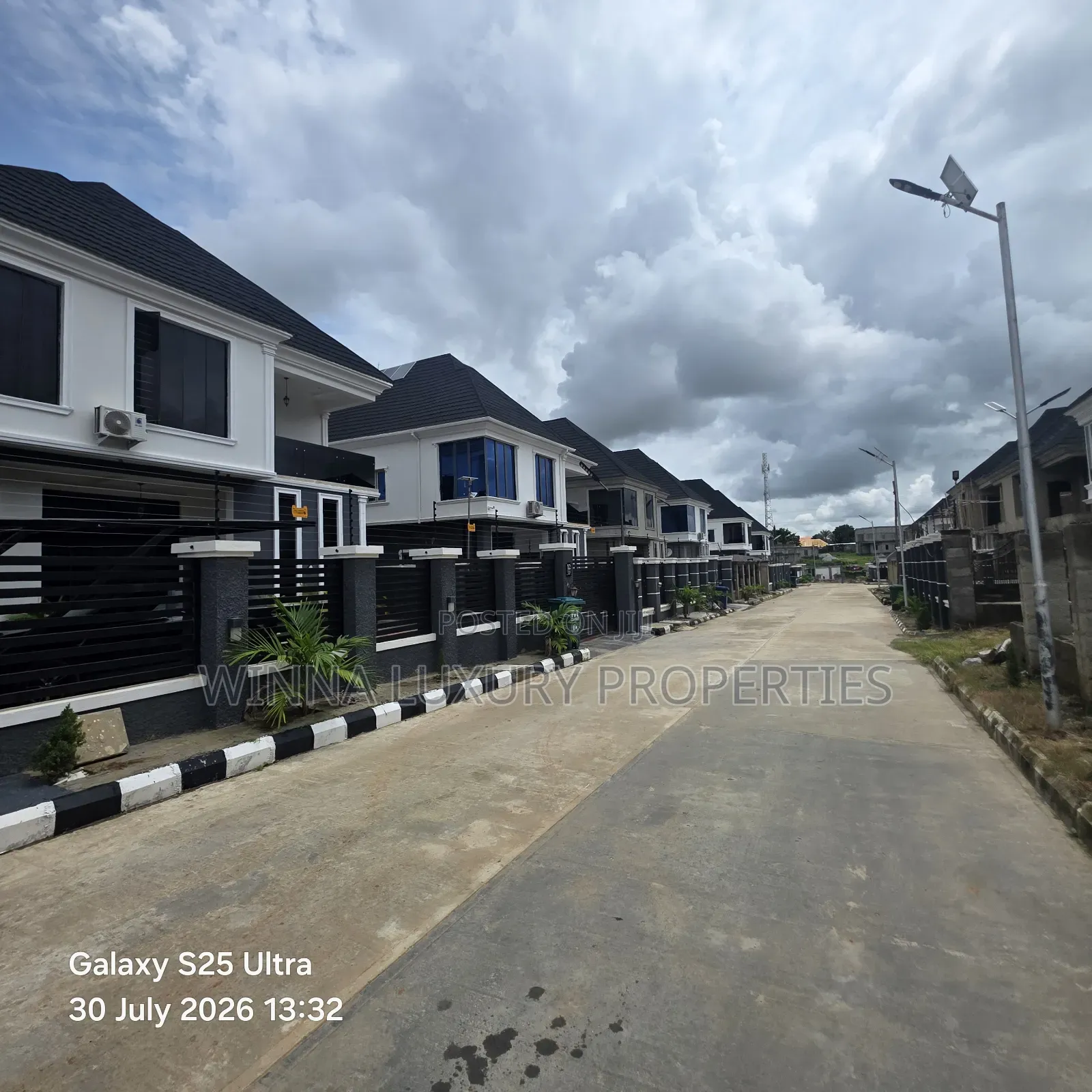 6bdrm Duplex in Country Home, Lugbe District for sale