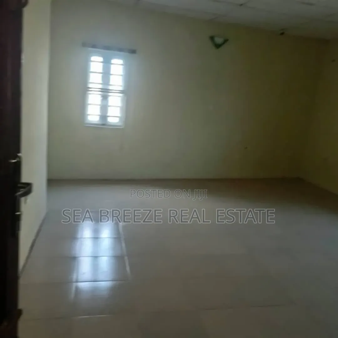 5bdrm Duplex in Peace Value Estate for sale