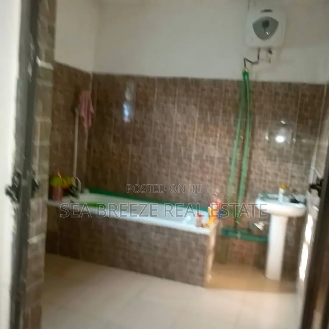 5bdrm Duplex in Peace Value Estate for sale