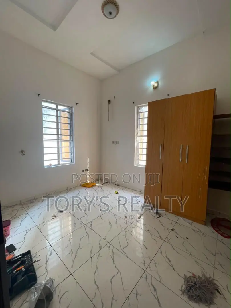 1bdrm Apartment in Lekki Phase 2 for rent