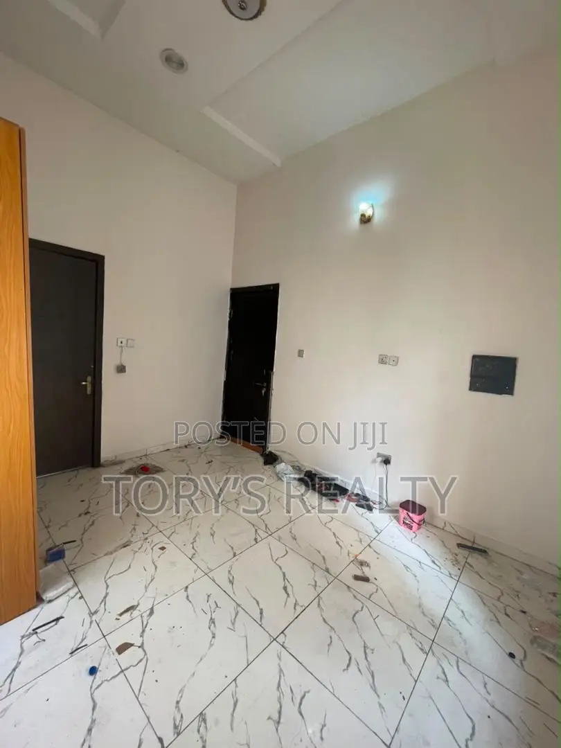 1bdrm Apartment in Lekki Phase 2 for rent