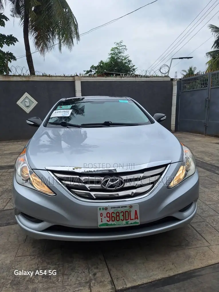 Hyundai Sonata Limited 2.0T Sedan (2.0L 4cyl 6A) 2013
