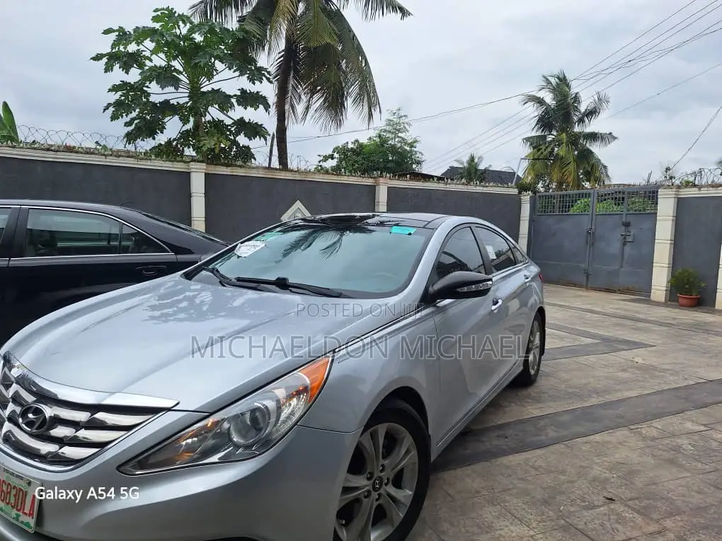 Hyundai Sonata Limited 2.0T Sedan (2.0L 4cyl 6A) 2013