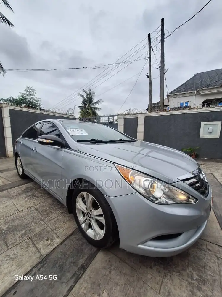 Hyundai Sonata Limited 2.0T Sedan (2.0L 4cyl 6A) 2013