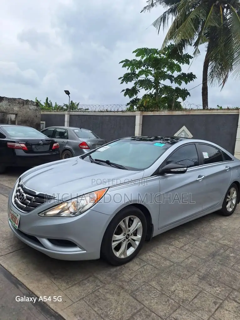 Hyundai Sonata Limited 2.0T Sedan (2.0L 4cyl 6A) 2013