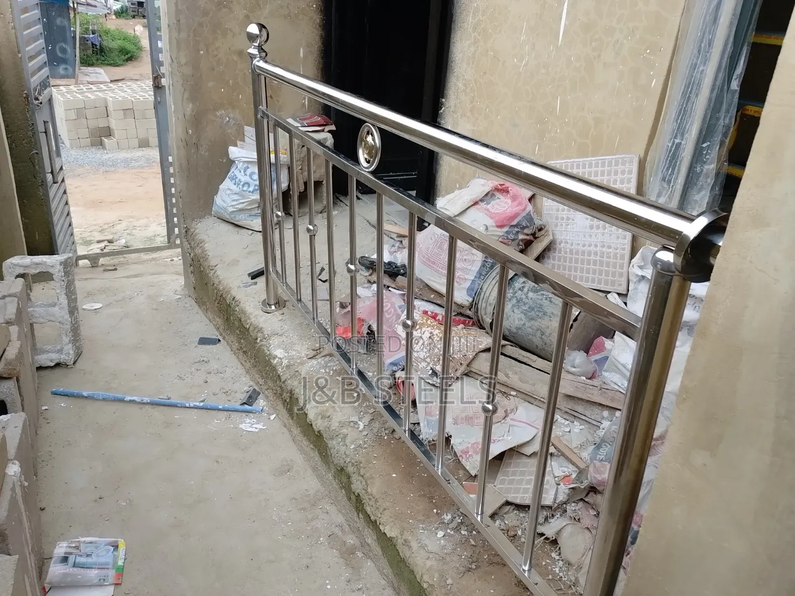 Mirror Handrail Design