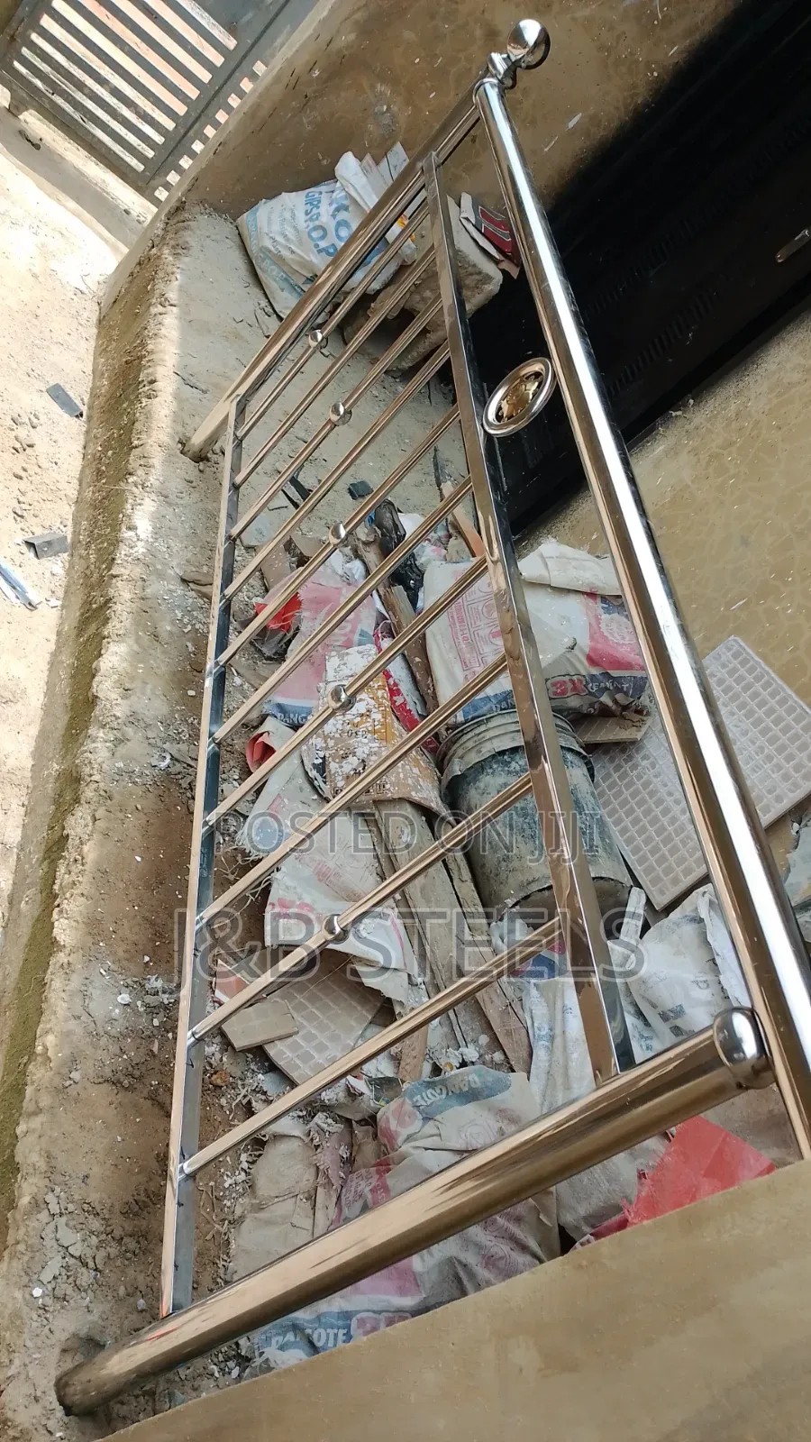 Mirror Handrail Design