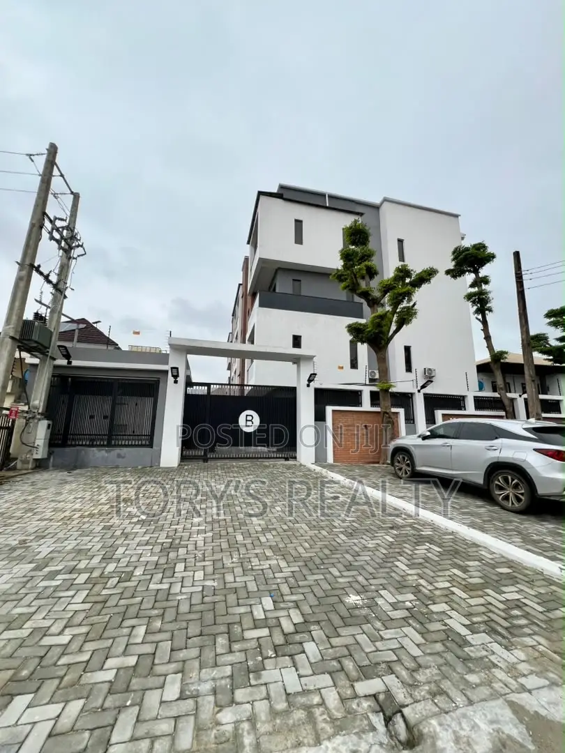 3bdrm Maisonette in Lekki Phase 1 for sale