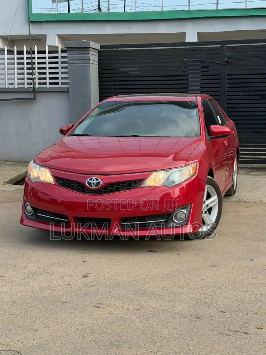 Toyota Camry SE 4dr Sedan (2.5L 4cyl 6A) 2013 Red