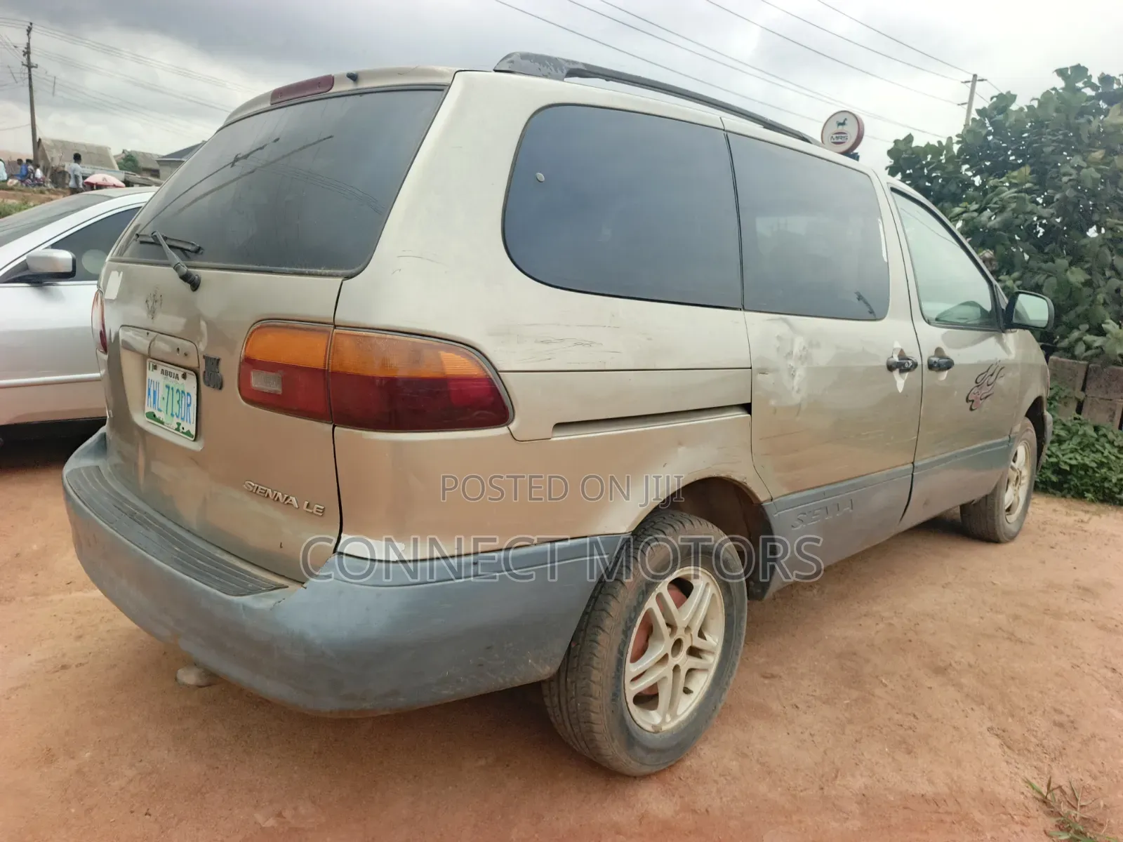 Toyota Sienna 2000 Gold