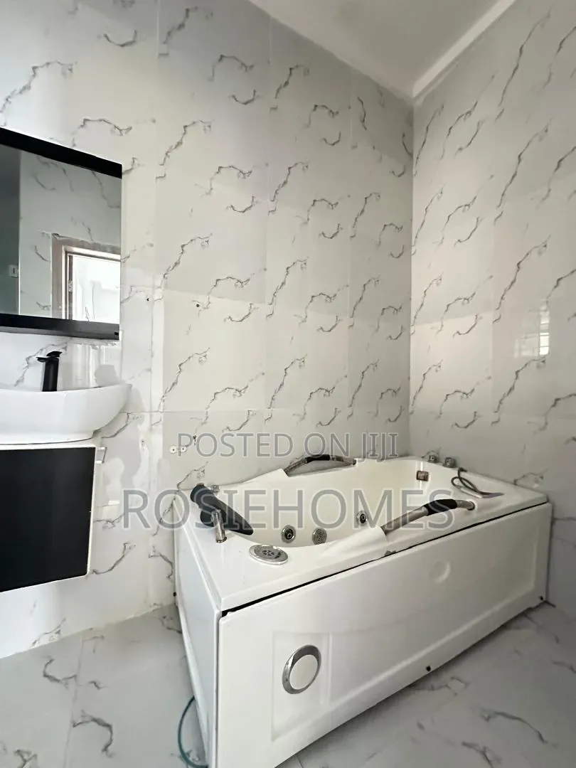 4bdrm Duplex in Orchid, Lekki Phase 1 for rent