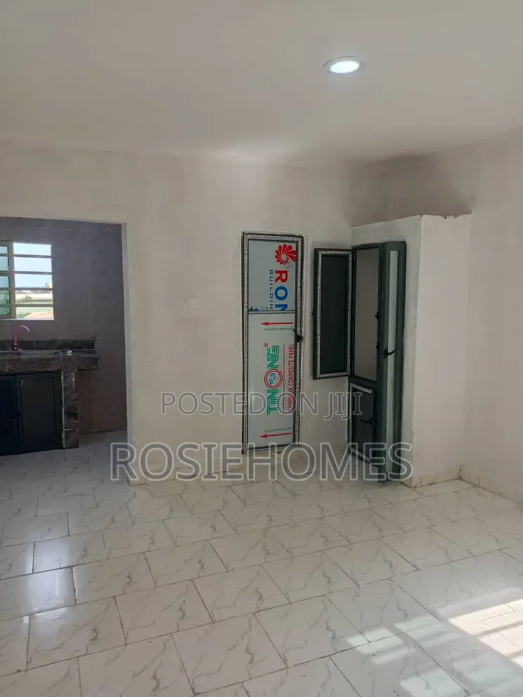 Mini Flat in Chapati, Elemoro for rent