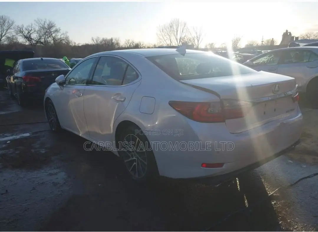 Lexus ES 350 FWD 2016 White