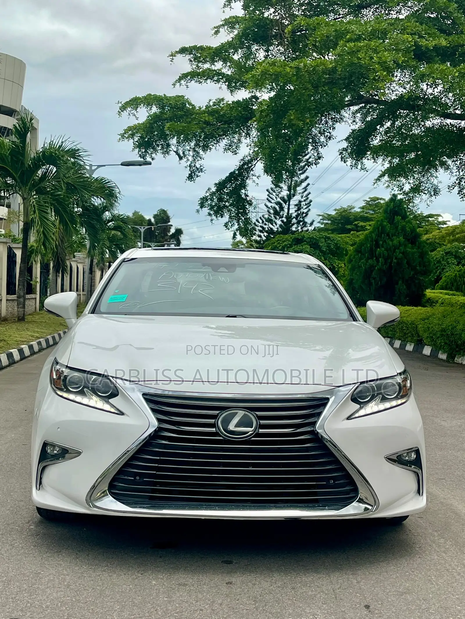 Lexus ES 350 FWD 2016 White