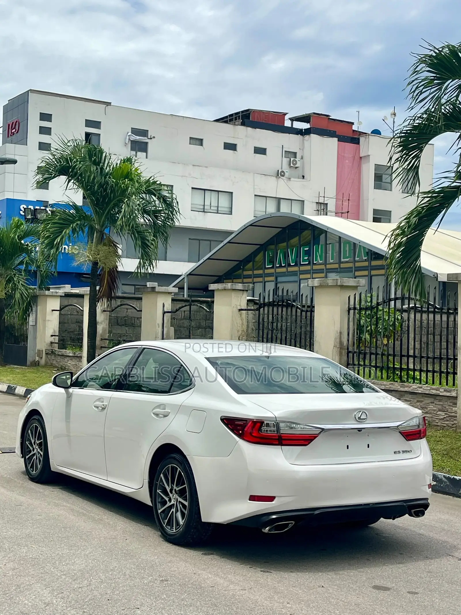 Lexus ES 350 FWD 2016 White