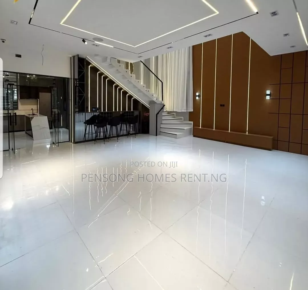 5bdrm Duplex in Chevron for rent