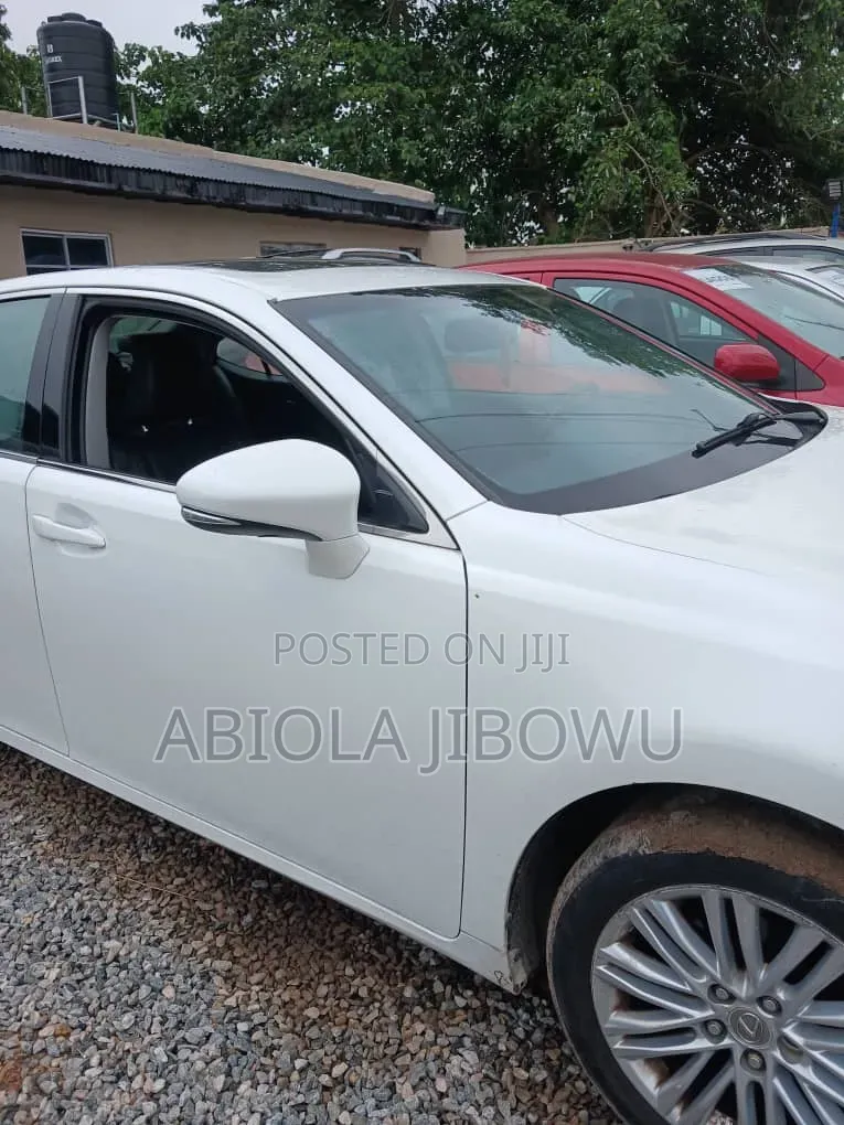 Lexus ES 350 FWD 2013 White