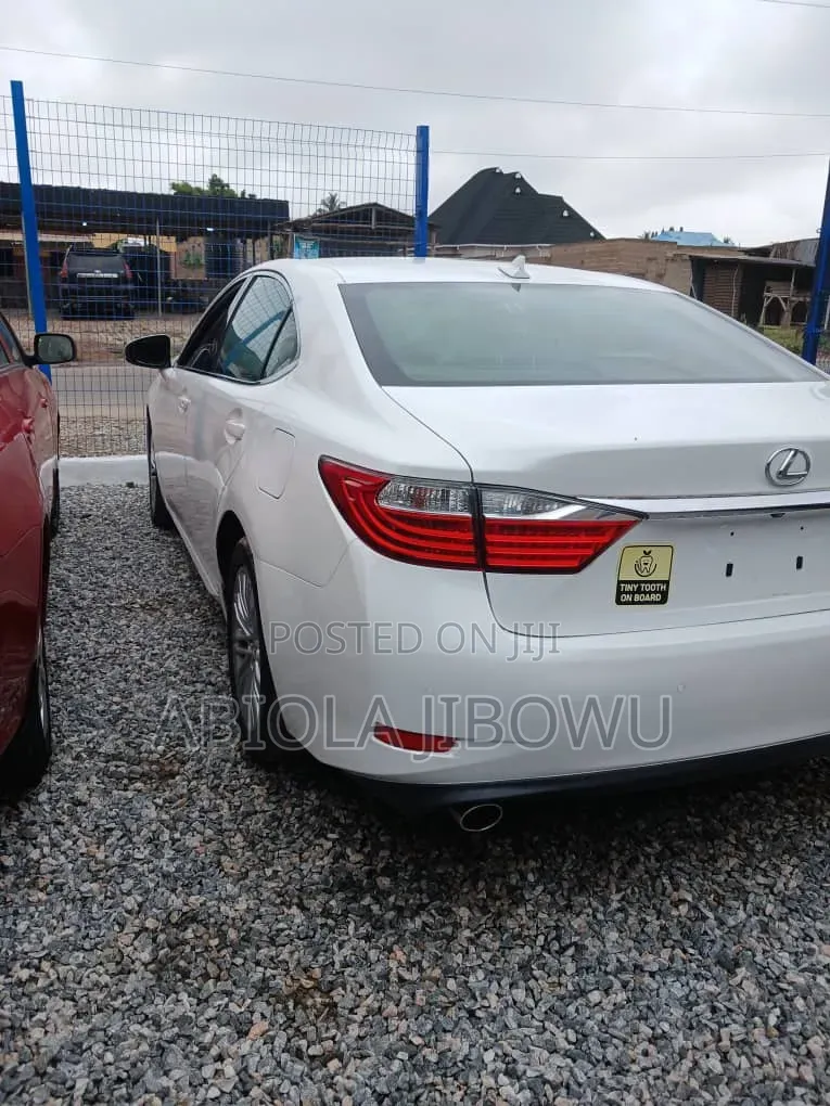 Lexus ES 350 FWD 2013 White