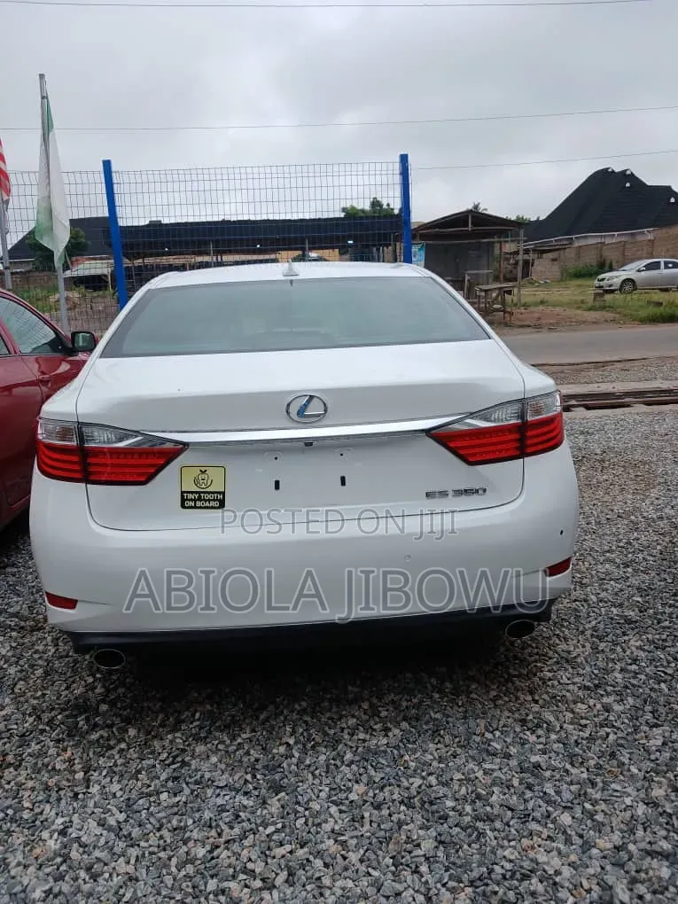 Lexus ES 350 FWD 2013 White