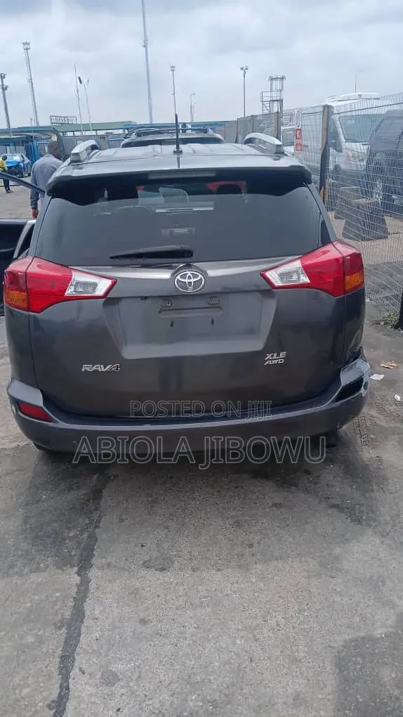 Toyota RAV4 XLE AWD (2.5L 4cyl 6A) 2013 Gray
