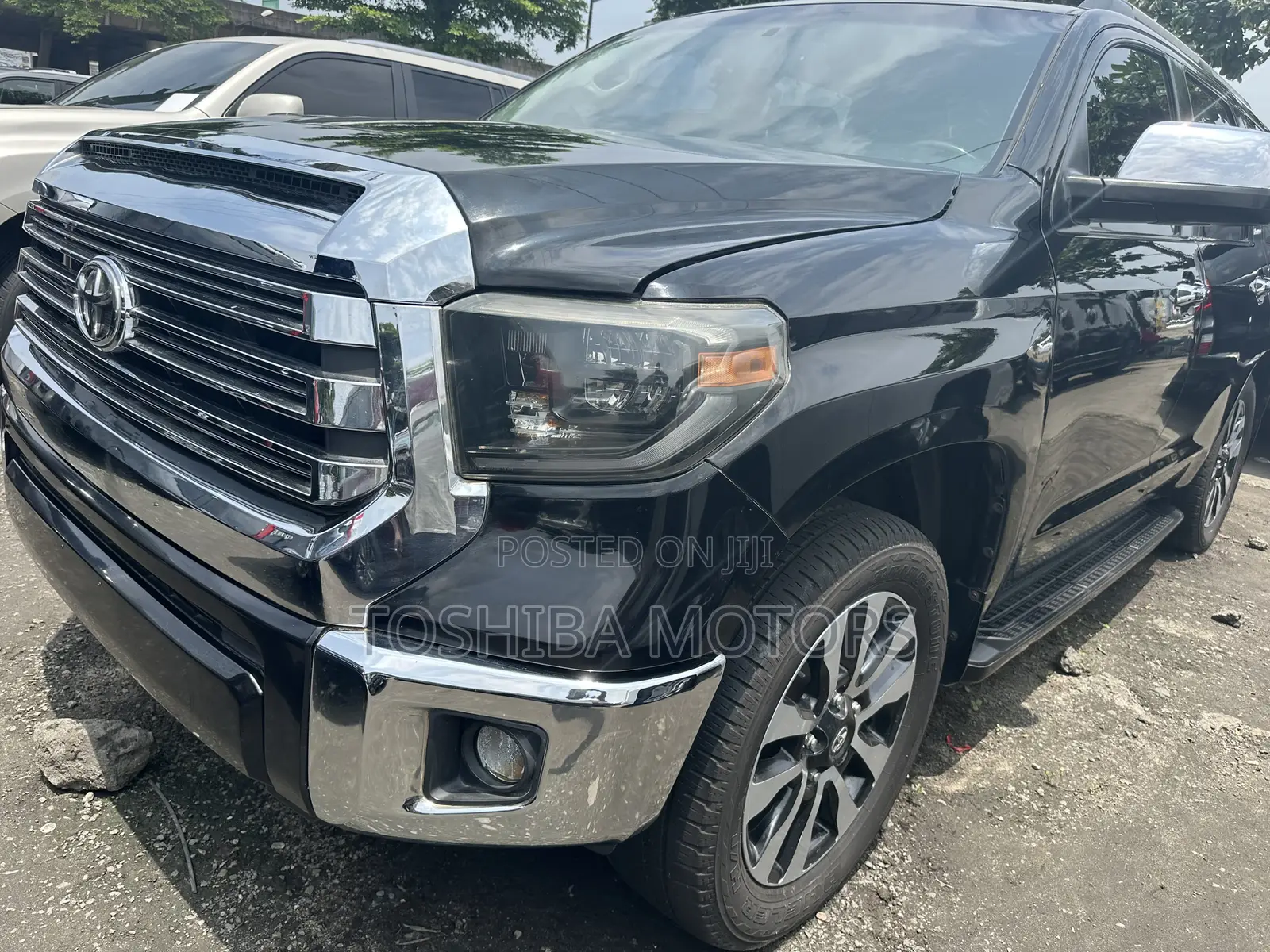 Toyota Sequoia Platinum 4dr SUV 4WD (5.7L 8cyl 6A) 2013 Black