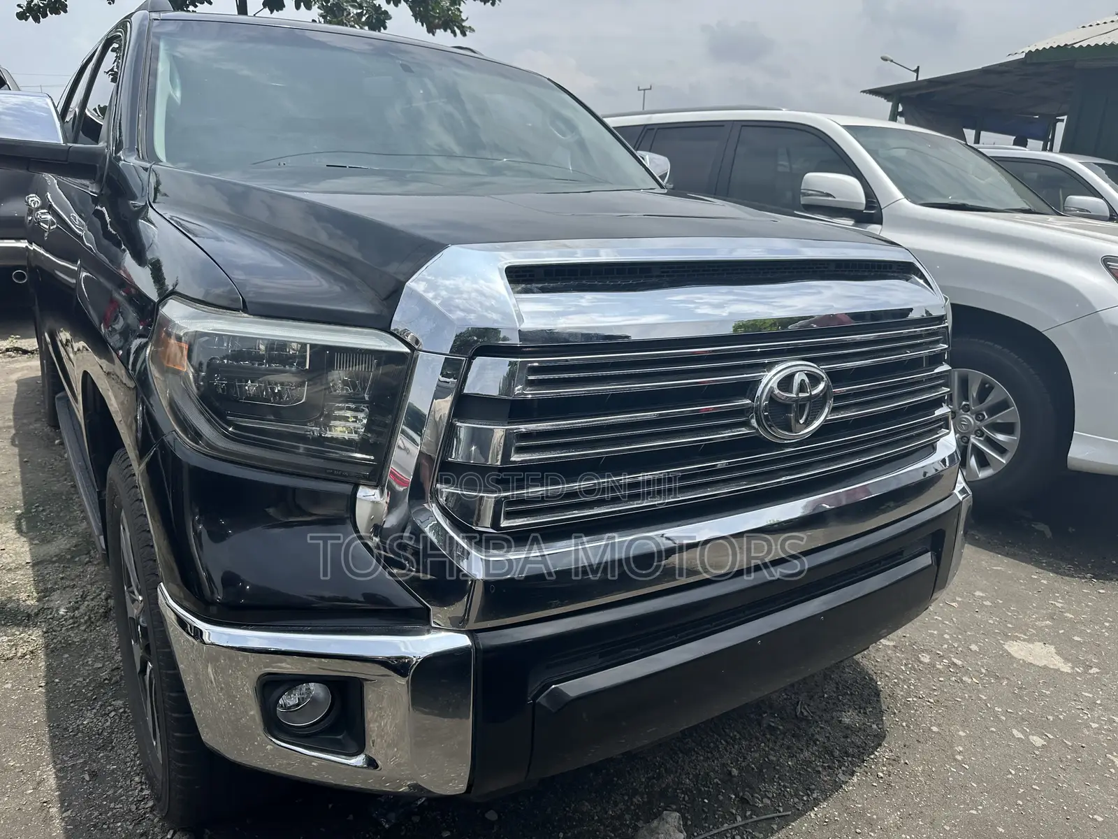 Toyota Sequoia Platinum 4dr SUV 4WD (5.7L 8cyl 6A) 2013 Black