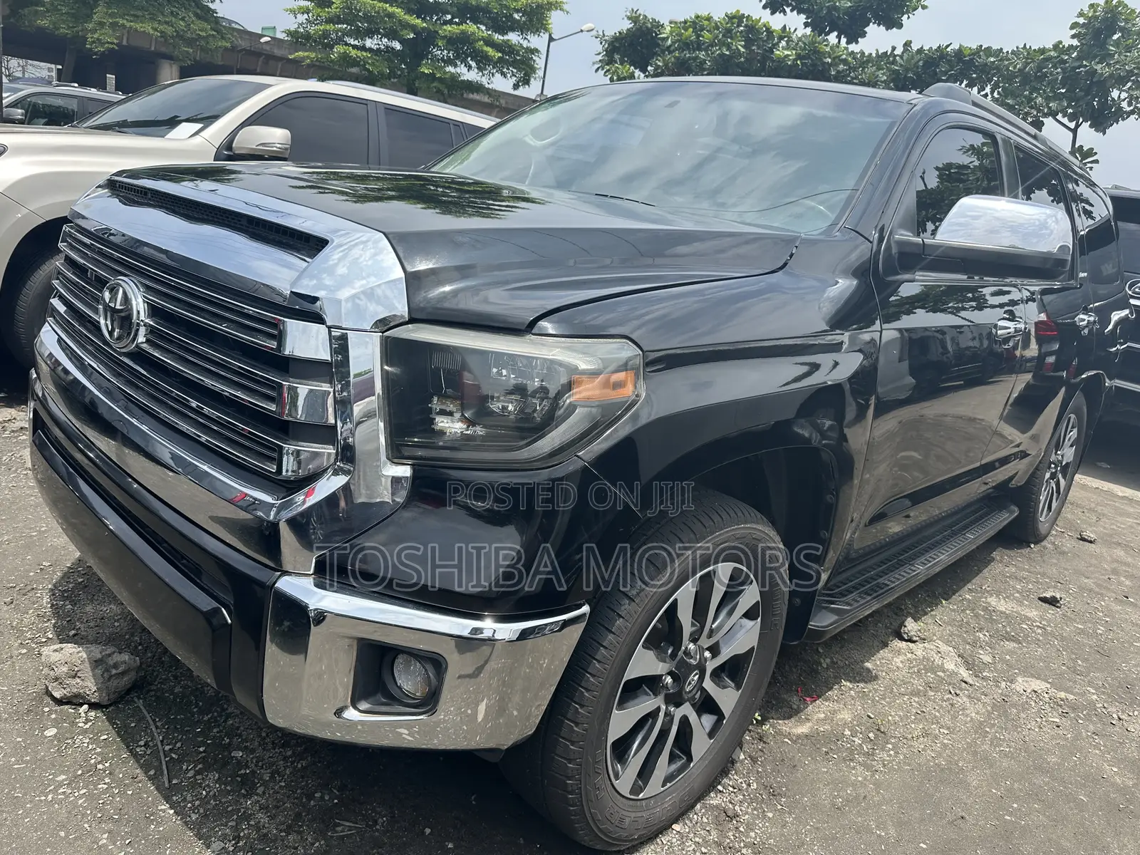 Toyota Sequoia Platinum 4dr SUV 4WD (5.7L 8cyl 6A) 2013 Black