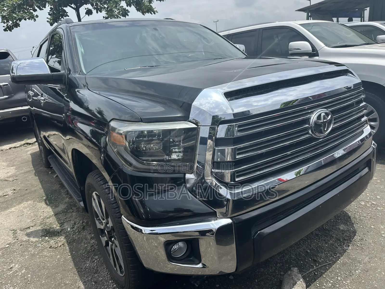 Toyota Sequoia Platinum 4dr SUV 4WD (5.7L 8cyl 6A) 2013 Black