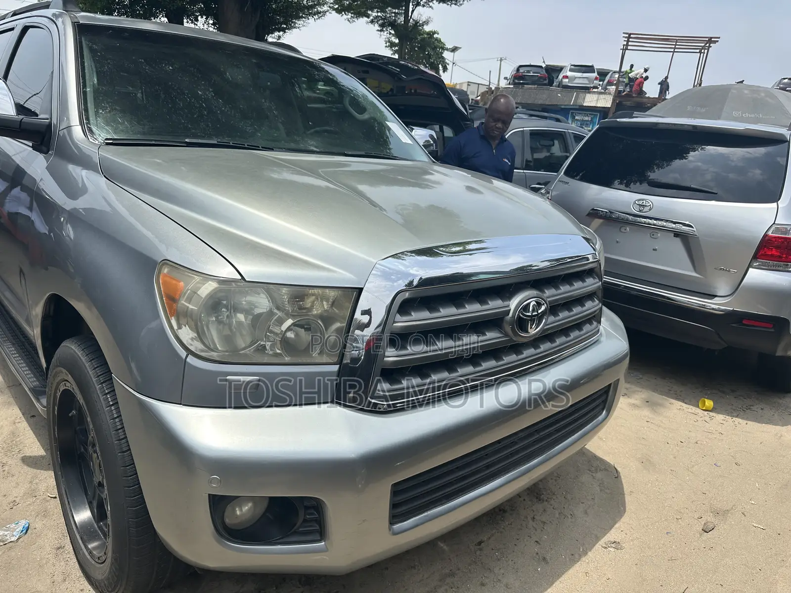 Toyota Sequoia Limited FFV 4dr SUV 4WD (5.7L 8cyl 6A) 2017 Silver