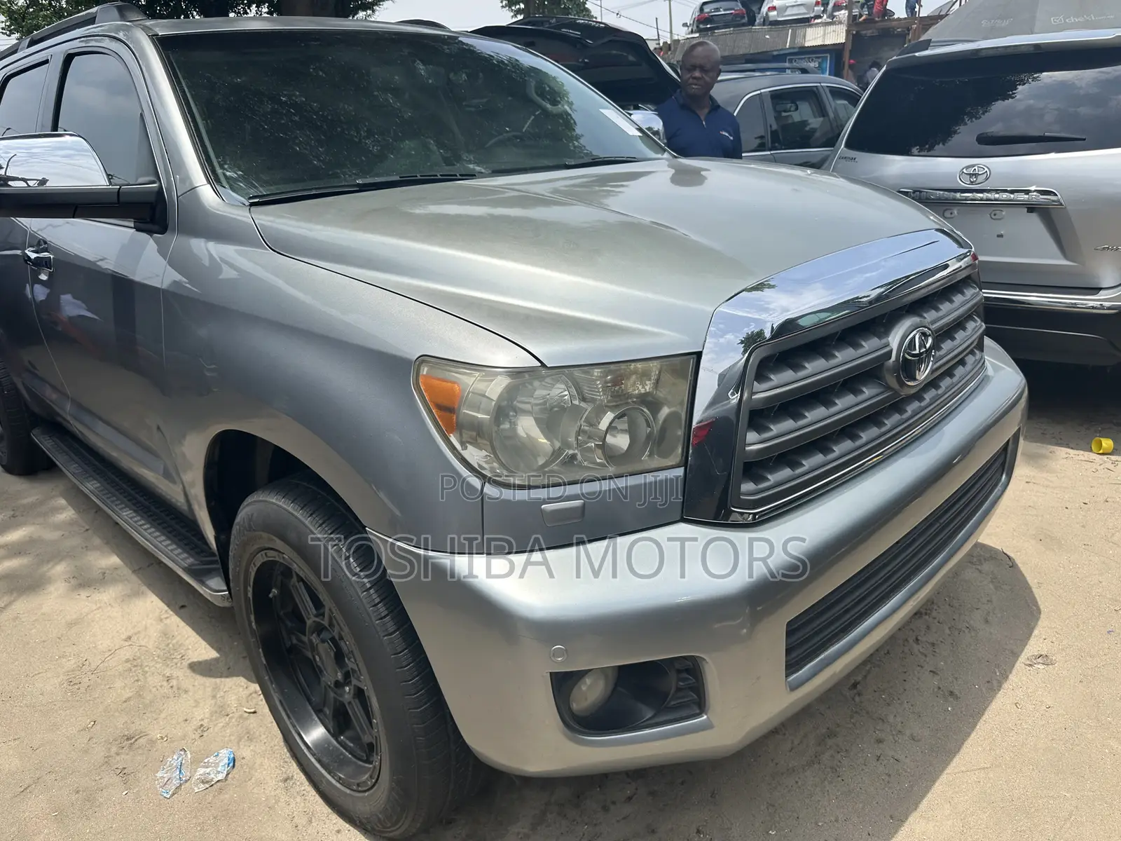 Toyota Sequoia Limited FFV 4dr SUV 4WD (5.7L 8cyl 6A) 2017 Silver