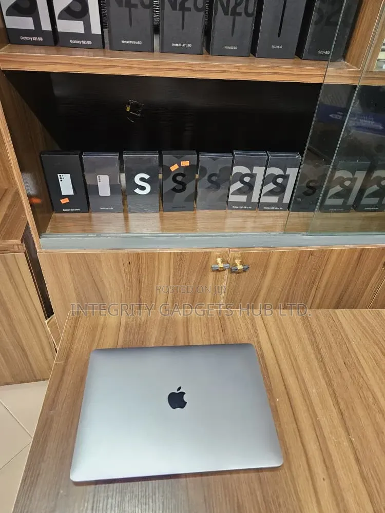 Laptop Apple MacBook Pro 2020 32GB Intel Core i7 SSD 512GB
