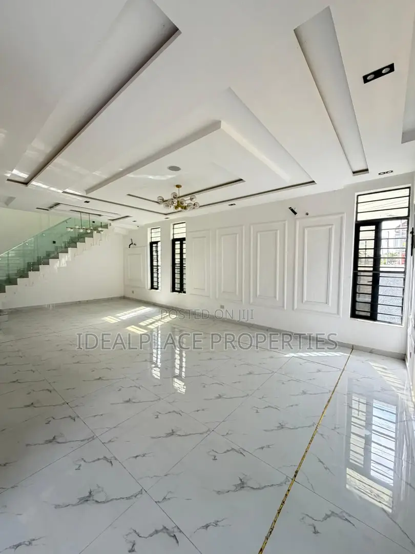 5bdrm Duplex in Osapa london for sale