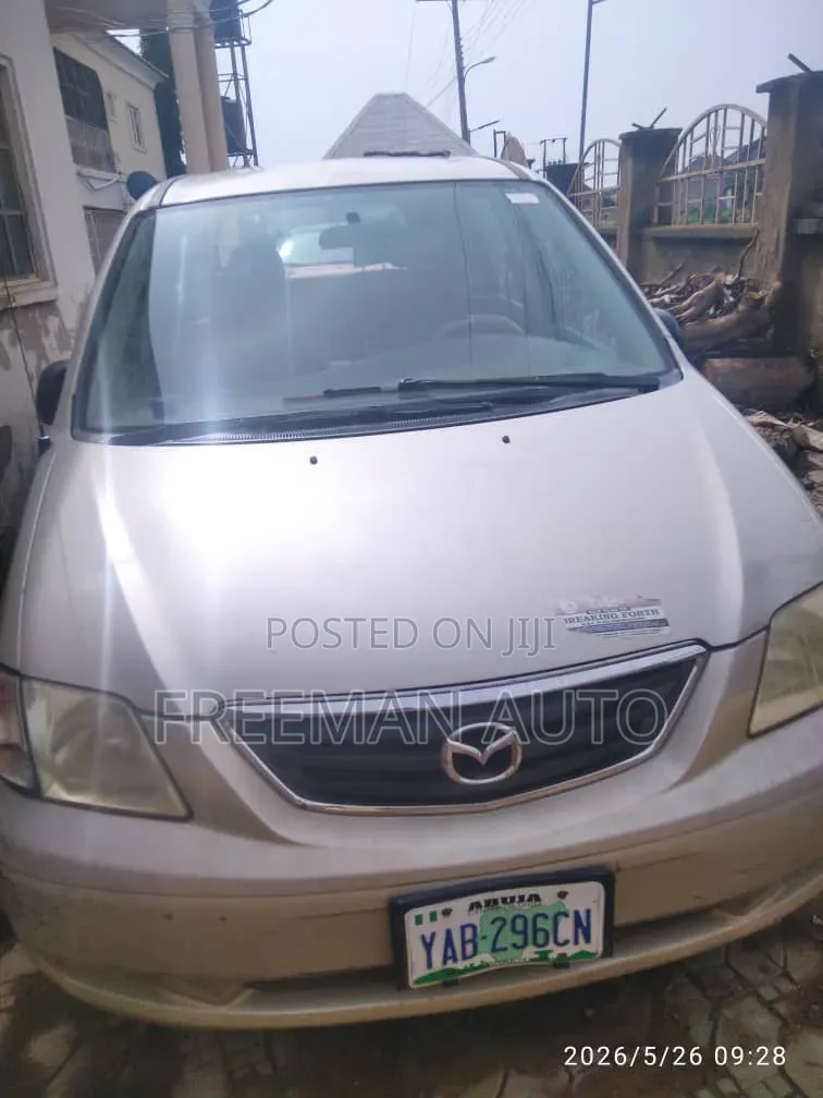 Mazda MPV 2001 Gold