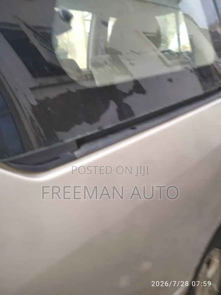 Mazda MPV 2001 Gold