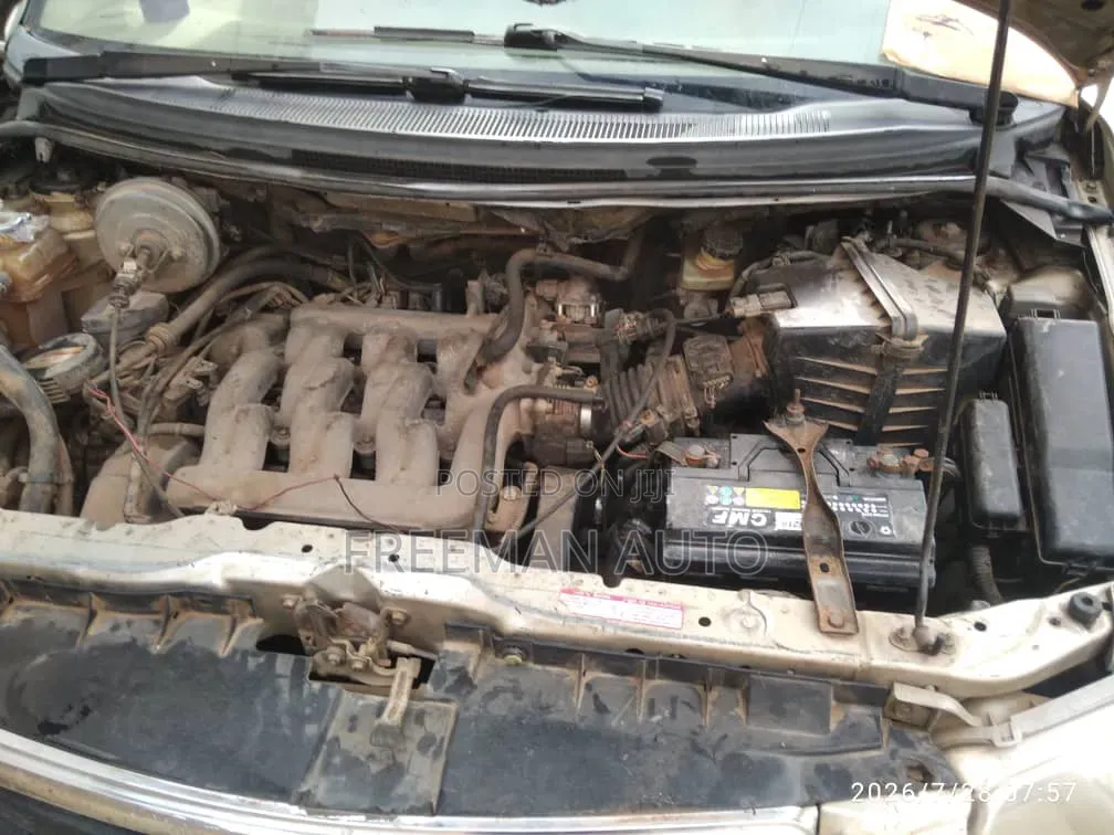 Mazda MPV 2001 Gold