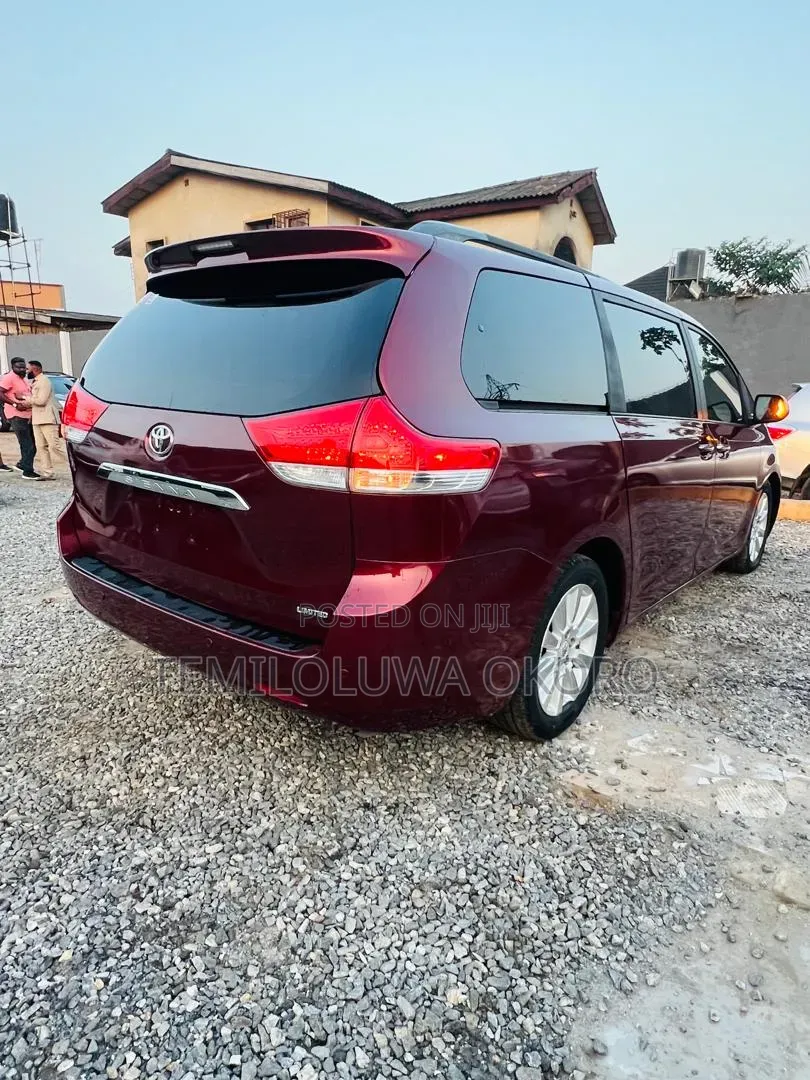 Toyota Sienna Limited 7 Passenger 2012 Burgundy