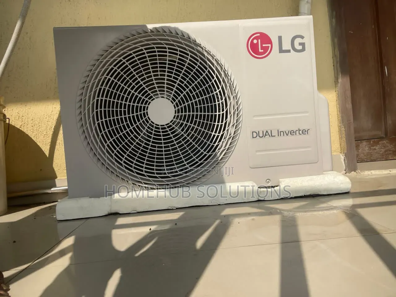 Very Clean 1.5hp LG Dual Inverter Air Conditioner