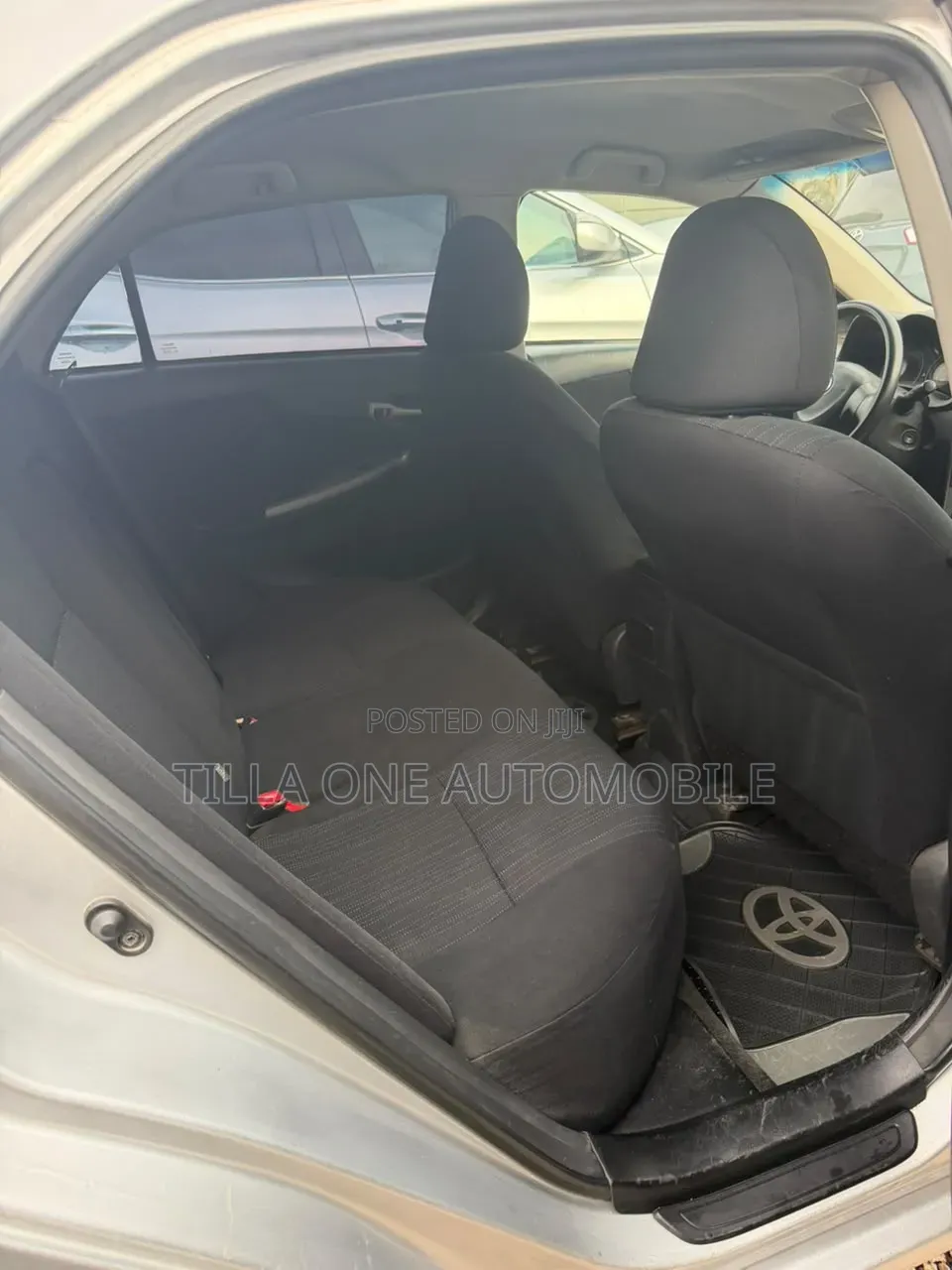 Toyota Corolla LE 4dr Sedan (1.8L 4cyl 4A) 2010 Silver