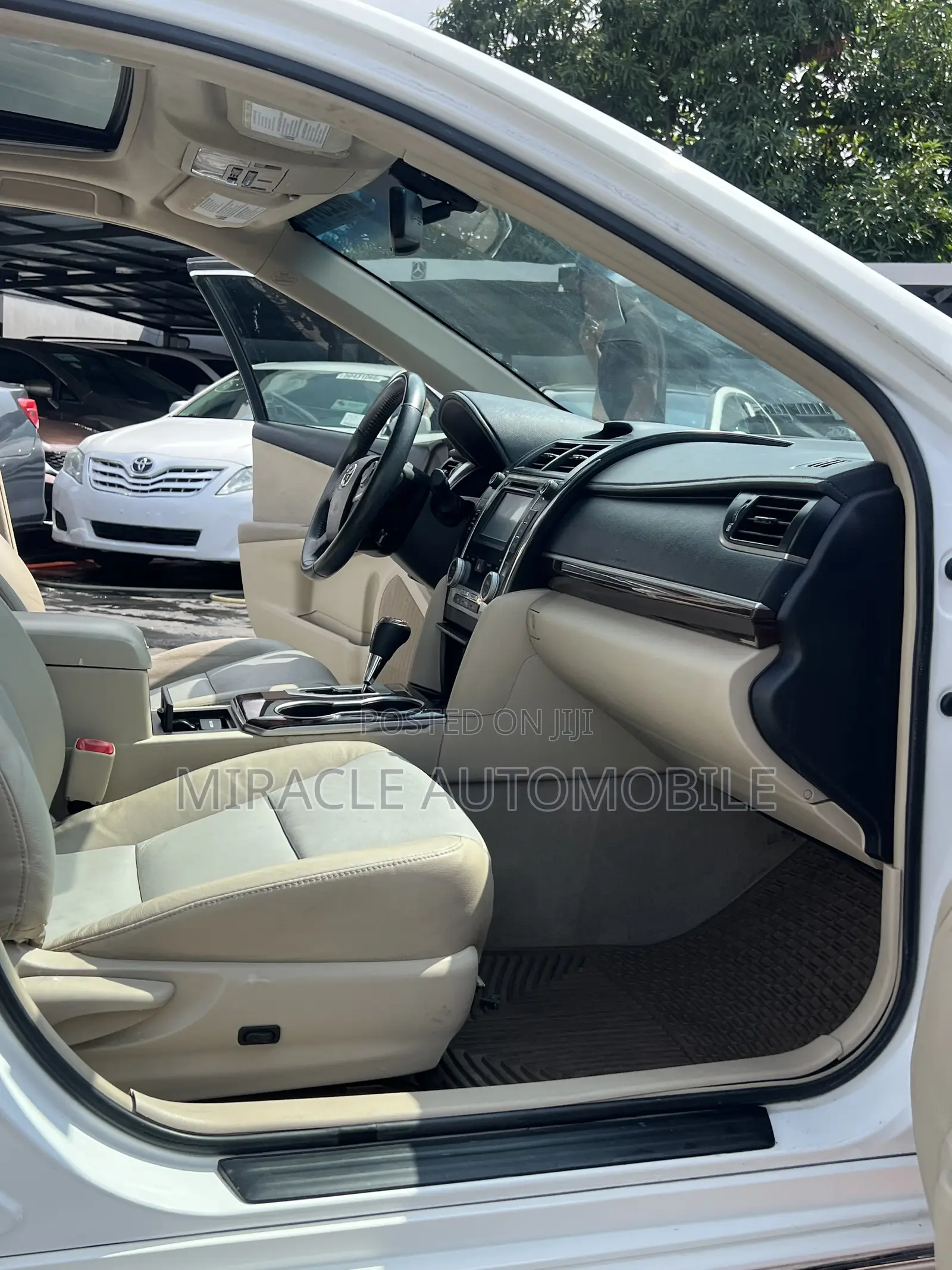 Toyota Camry XLE V6 4dr Sedan (3.5L 6cyl 6A) 2012 White