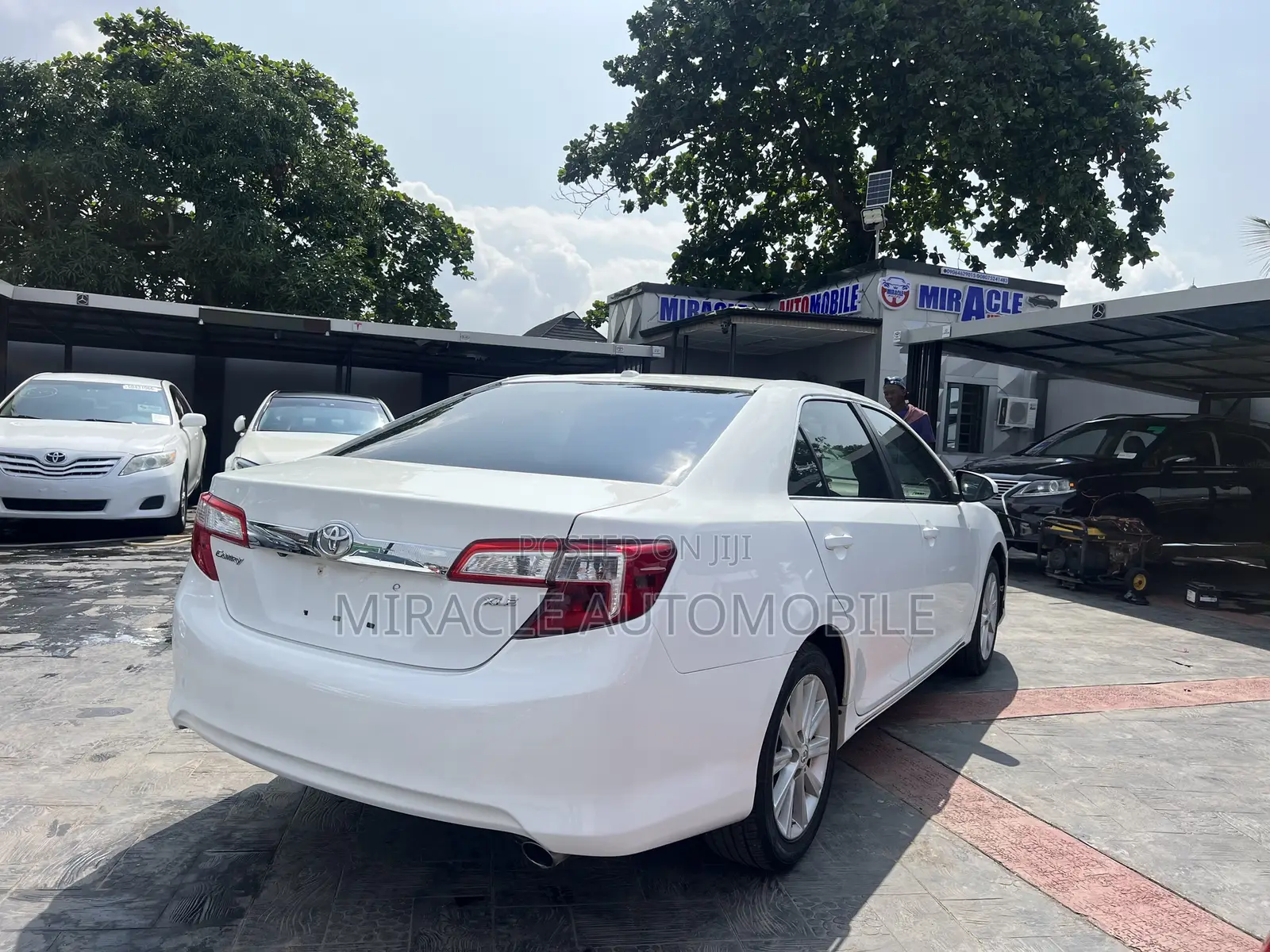 Toyota Camry XLE V6 4dr Sedan (3.5L 6cyl 6A) 2012 White